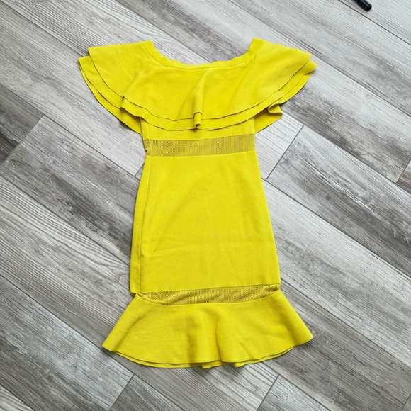 ENDLESS ROSE Yellow Off the Shoulder dress Size Small - Picture 3 of 13